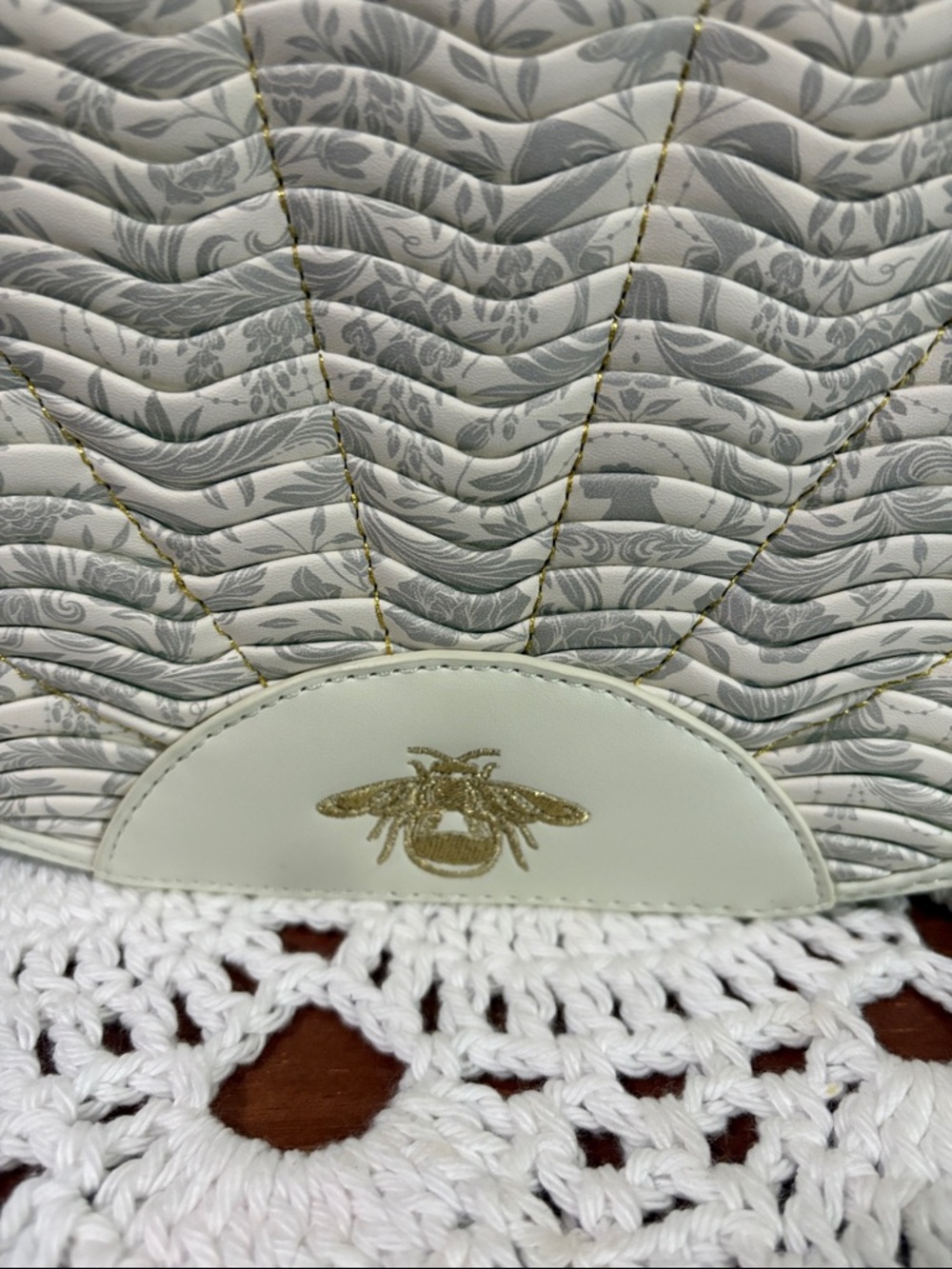 Loungefly Bridgerton Ivory Shell-Shaped Top Handle Bag with Gold Medallions NWT - Picture 5 of 6